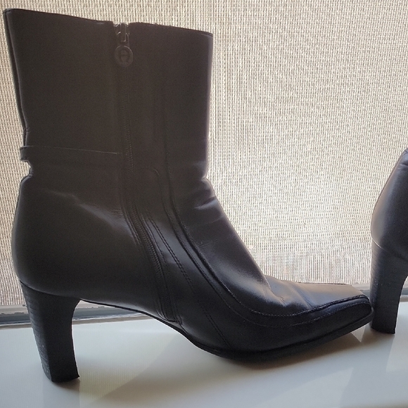 Etienne Aigner Black Heeled Boots - Picture 2 of 11